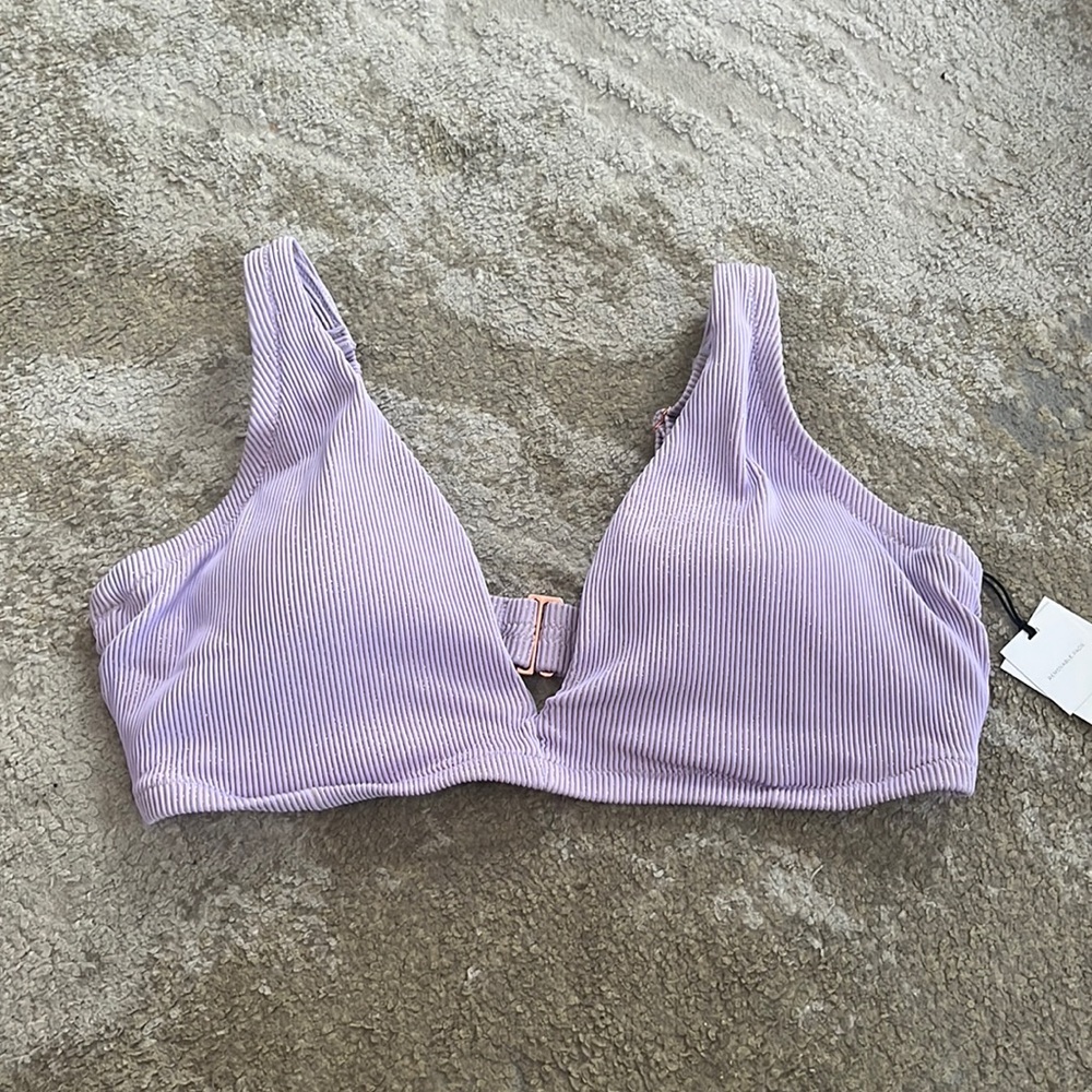 Bikini top with wire